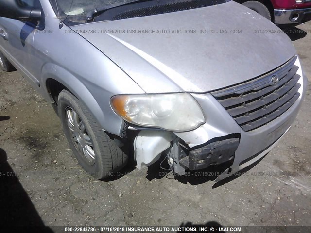 2C4GP54LX5R217869 - 2005 CHRYSLER TOWN & COUNTRY  SILVER photo 6