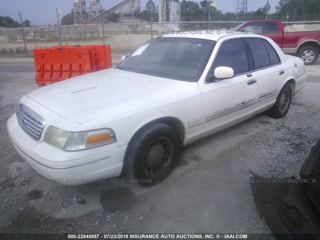 2FAFP74WX1X166046 - 2001 FORD CROWN VICTORIA LX WHITE photo 2