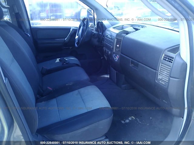 1N6BA07AX6N500809 - 2006 NISSAN TITAN XE/SE/LE Champagne photo 5