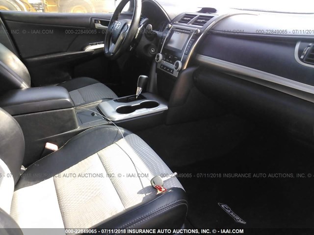 4T1BF1FK8CU079965 - 2012 TOYOTA CAMRY SE/LE/XLE 黑色 照片 5