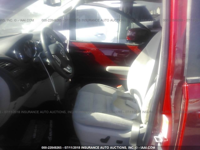 2C4RDGCG3FR533410 - 2015 DODGE GRAND CARAVAN SXT RED photo 5