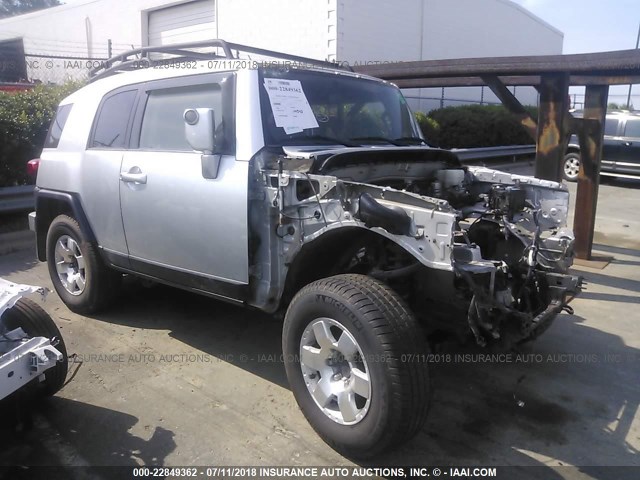 JTEBU11F470071813 - 2007 TOYOTA FJ CRUISER SILVER photo 1