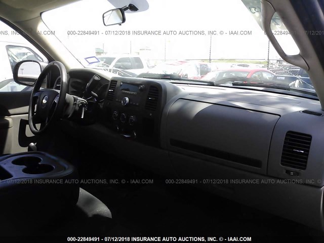 1GC0CVCG3BF207933 - 2011 CHEVROLET SILVERADO C2500 HEAVY DUTY WHITE photo 5