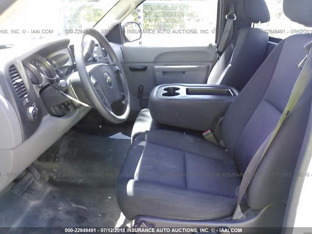 1GC0CVCG3BF207933 - 2011 CHEVROLET SILVERADO C2500 HEAVY DUTY WHITE photo 8