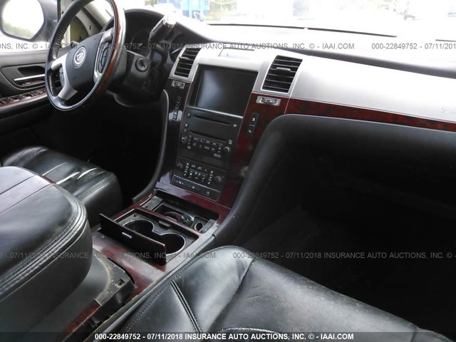 1GYFK63898R261444 - 2008 CADILLAC ESCALADE LUXURY კრემისფერი ფოტო 5