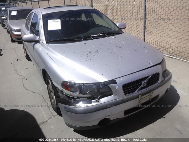 YV1RS58D012068157 - 2001 VOLVO S60 2.4T SILVER photo 1
