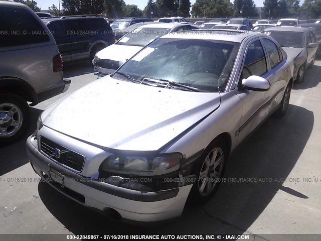 YV1RS58D012068157 - 2001 VOLVO S60 2.4T SILVER photo 2