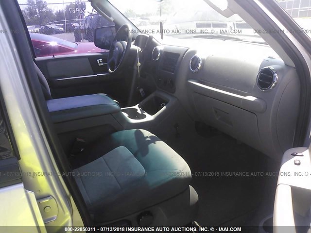 1FMPU16545LA00645 - 2005 FORD EXPEDITION XLT SILVER photo 5