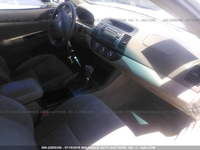 4T1BE32K65U429665 - 2005 TOYOTA CAMRY LE/XLE/SE 白色 照片 5