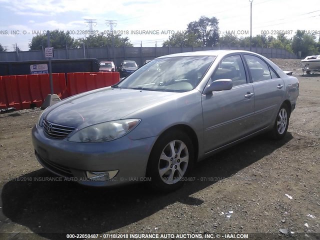 4T1BF30KX5U593257 - 2005 TOYOTA CAMRY LE/XLE/SE Boz foto 2