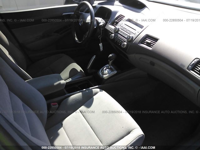 1HGFA16578L071014 - 2008 HONDA CIVIC LX SILVER photo 5