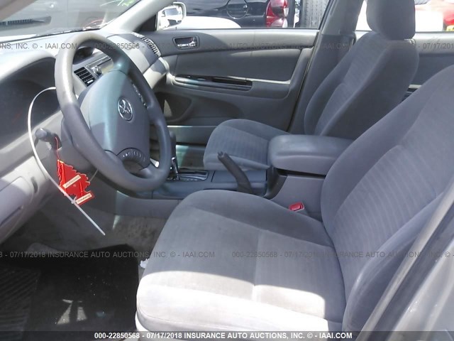 4T1BE32KX5U425442 - 2005 TOYOTA CAMRY LE/XLE/SE 银色 照片 5