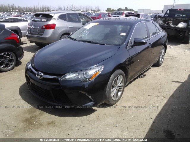 4T1BF1FK6GU238505 - 2016 TOYOTA CAMRY LE/XLE/SE/XSE BLACK photo 2