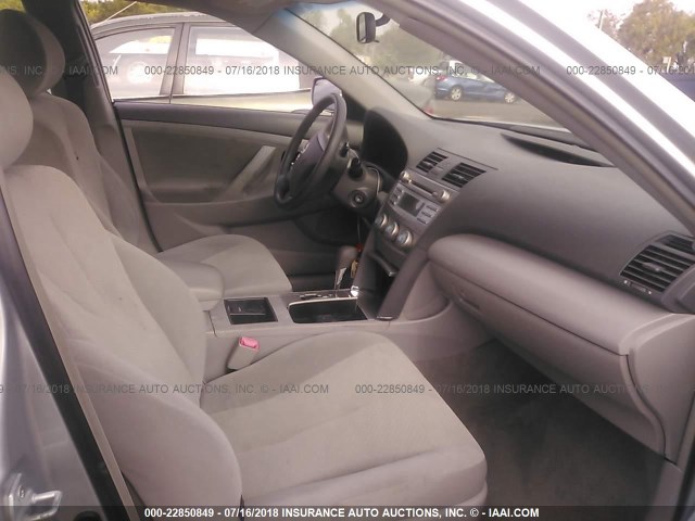 JTNBE46KX73070166 - 2007 TOYOTA CAMRY NEW GENERAT CE/LE/XLE/SE SILVER photo 5