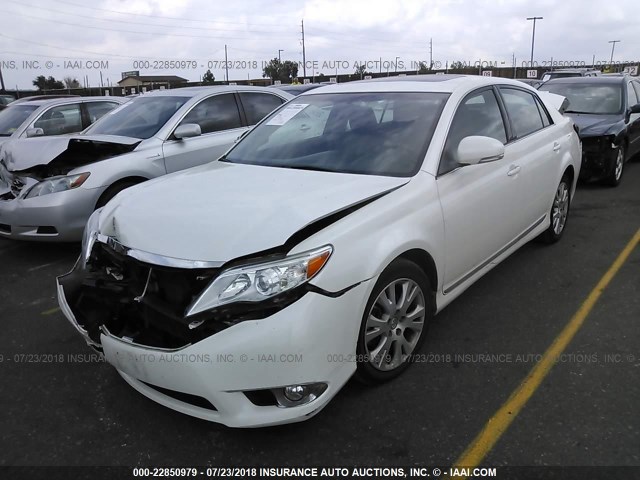 4T1BK3DB0CU450286 - 2012 TOYOTA AVALON LIMITED WHITE photo 2