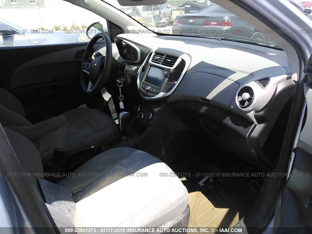 1G1JB5SH9H4125381 - 2017 CHEVROLET SONIC LS 银色 照片 5