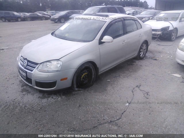 3VWRZ7AJ8AM139995 - 2010 VOLKSWAGEN JETTA SE/SEL SILVER photo 2