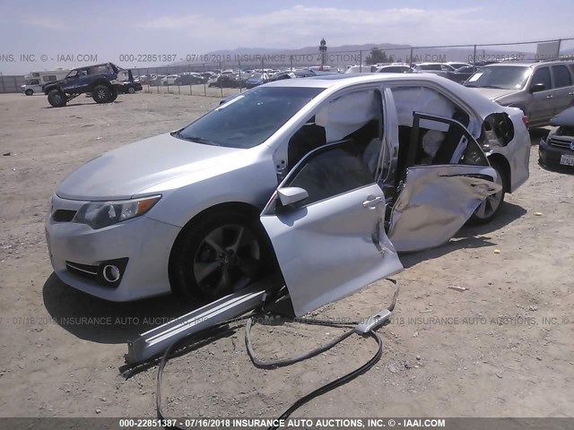 4T1BF1FK4EU744539 - 2014 TOYOTA CAMRY L/SE/LE/XLE 银色 照片 2