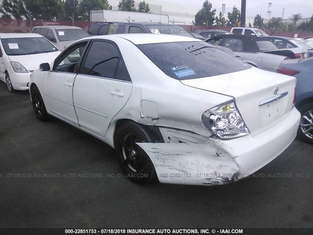 4T1BE32K55U029029 - 2005 TOYOTA CAMRY LE/XLE/SE 白色 照片 3
