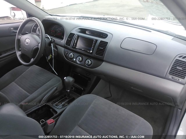 4T1BE32K55U029029 - 2005 TOYOTA CAMRY LE/XLE/SE 白色 照片 5