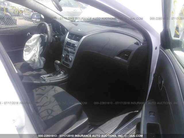 1G1ZC5EB5AF207691 - 2010 CHEVROLET MALIBU 1LT 白色 照片 5