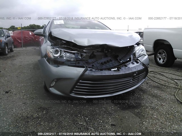 4T1BF1FKXHU345574 - 2017 TOYOTA CAMRY LE/XLE/SE/XSE SILVER photo 6
