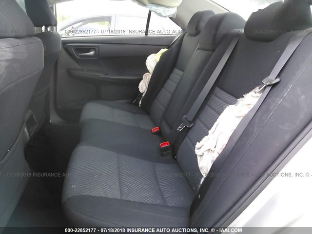4T1BF1FKXHU345574 - 2017 TOYOTA CAMRY LE/XLE/SE/XSE SILVER photo 8