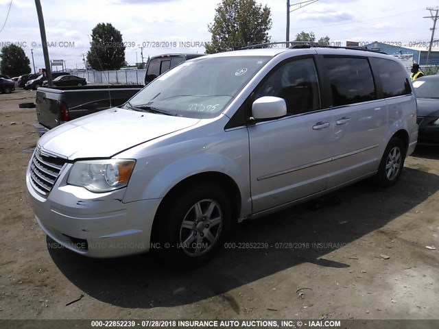2A4RR5D14AR227075 - 2010 CHRYSLER TOWN & COUNTRY TOURING SILVER photo 2