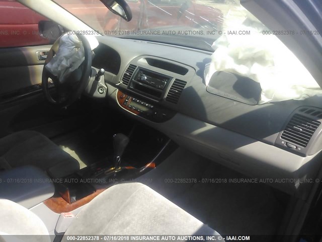 JTDBE32KX30237867 - 2003 TOYOTA CAMRY LE/XLE Dark Blue photo 5