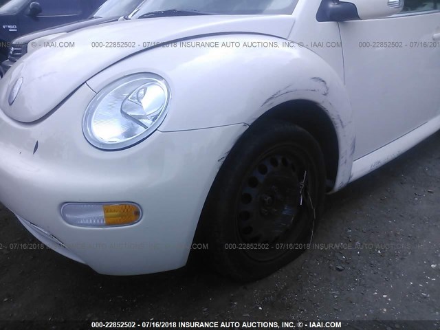 3VWBM31Y45M358304 - 2005 VOLKSWAGEN NEW BEETLE GL 白色 照片 6