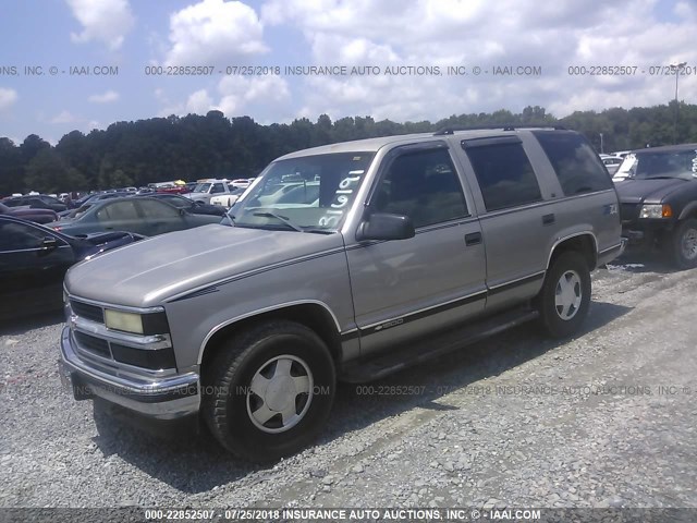 1GNEK13R6XJ316191 - 1999 CHEVROLET TAHOE K1500 GRAY photo 2