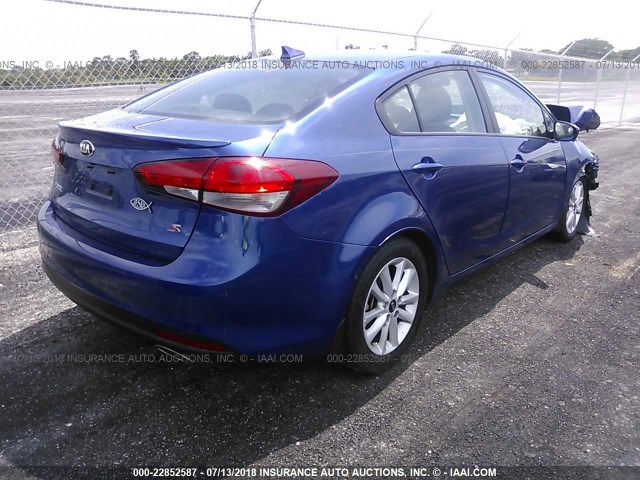 3KPFL4A71HE100633 - 2017 KIA FORTE LX/S BLUE photo 4