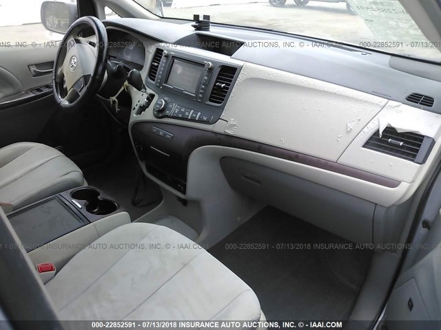 5TDDK3DC7ES091001 - 2014 TOYOTA SIENNA XLE/LIMITED SILVER photo 5