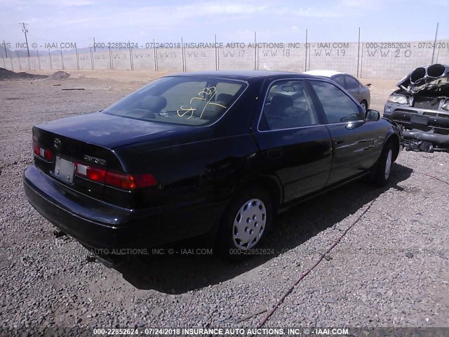 JT2BG22K1V0083436 - 1997 TOYOTA CAMRY LE/XLE BLACK photo 4