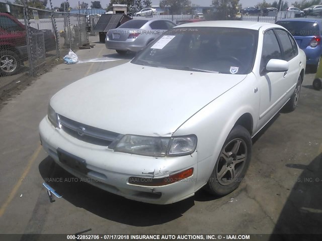 JN1CA21D3XT200504 - 1999 NISSAN MAXIMA GLE/GXE/SE WHITE photo 2