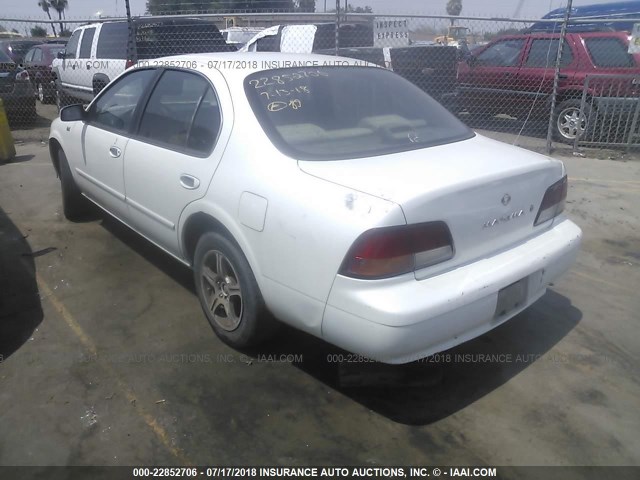 JN1CA21D3XT200504 - 1999 NISSAN MAXIMA GLE/GXE/SE WHITE photo 3