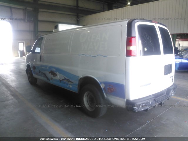 1GCGG29U951157586 - 2005 CHEVROLET EXPRESS G2500  WHITE photo 3