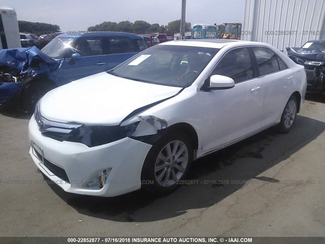 4T4BF1FK7CR271657 - 2012 TOYOTA CAMRY SE/LE/XLE WHITE photo 2