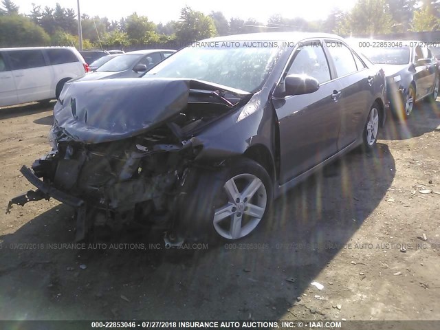 4T1BF1FK1CU126799 - 2012 TOYOTA CAMRY SE/LE/XLE GRAY photo 2