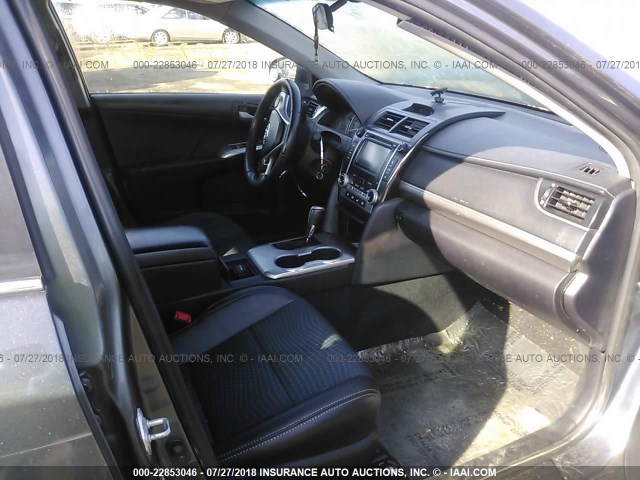 4T1BF1FK1CU126799 - 2012 TOYOTA CAMRY SE/LE/XLE GRAY photo 5
