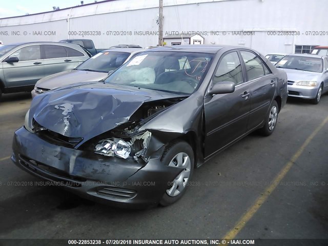 4T1BE32K73U758789 - 2003 TOYOTA CAMRY LE/XLE/SE SILVER photo 2