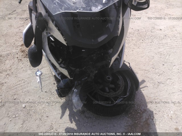 WB1061201CZZ20900 - 2012 BMW K1600 GTL SILVER photo 5