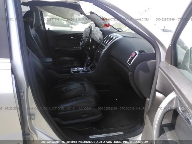 1GKLRMED1AJ116054 - 2010 GMC ACADIA SLT-1 Srebrny zdjęcie 5