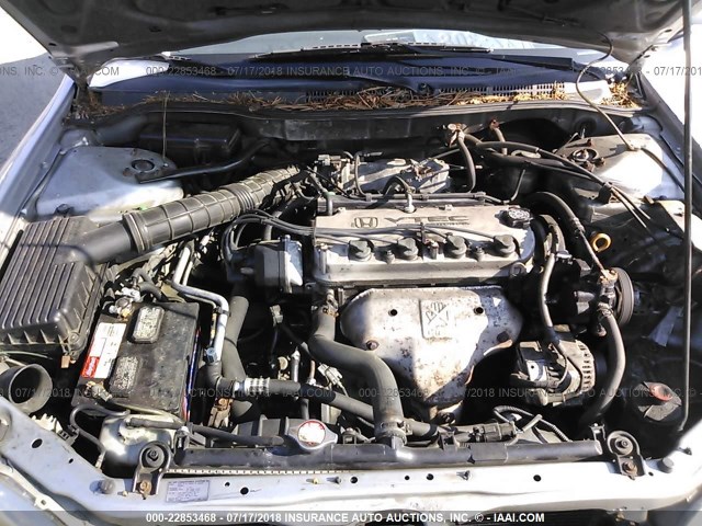 1HGCG5648WA060046 - 1998 HONDA ACCORD LX SILVER photo 10