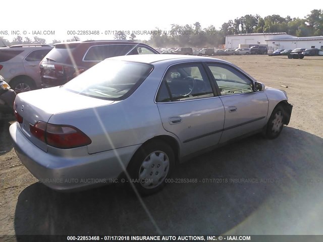 1HGCG5648WA060046 - 1998 HONDA ACCORD LX SILVER photo 4