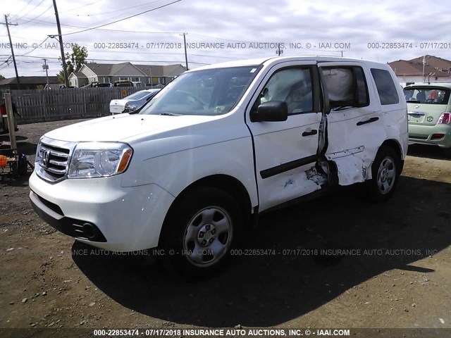 5FNYF3H29FB013428 - 2015 HONDA PILOT LX WHITE photo 2