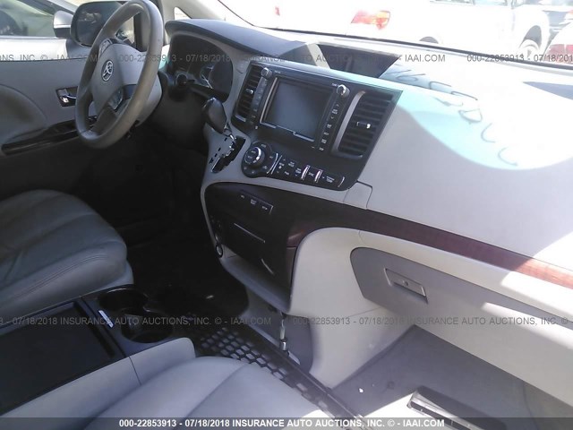 5TDDK3DC0BS002865 - 2011 TOYOTA SIENNA XLE/LIMITED SILVER photo 5