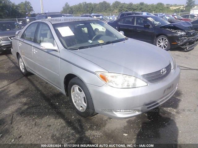 4T1BF32KX2U526358 - 2002 TOYOTA CAMRY LE/XLE/SE 银色 照片 1
