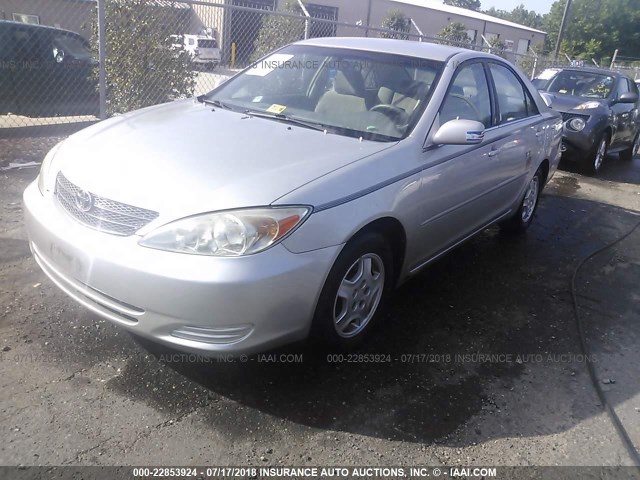 4T1BF32KX2U526358 - 2002 TOYOTA CAMRY LE/XLE/SE 银色 照片 2