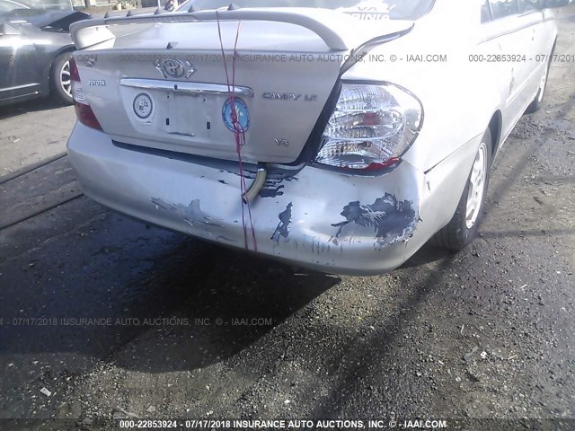 4T1BF32KX2U526358 - 2002 TOYOTA CAMRY LE/XLE/SE 银色 照片 6